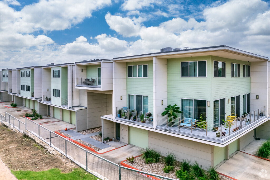 Skybridge Lofts Condos cover