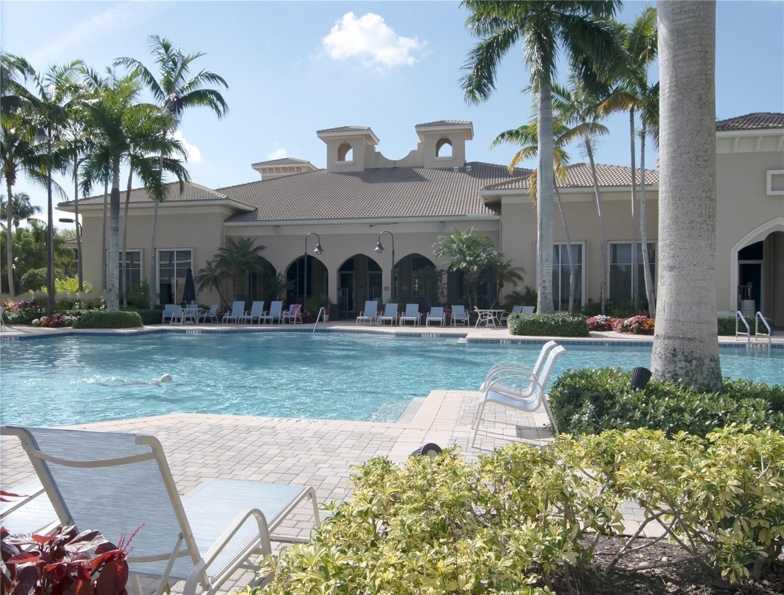 Pool / Clubhouse thumbnail