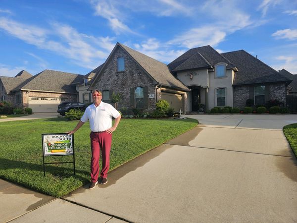 May Yard of the Month Winner - 1015 Green Wood thumbnail