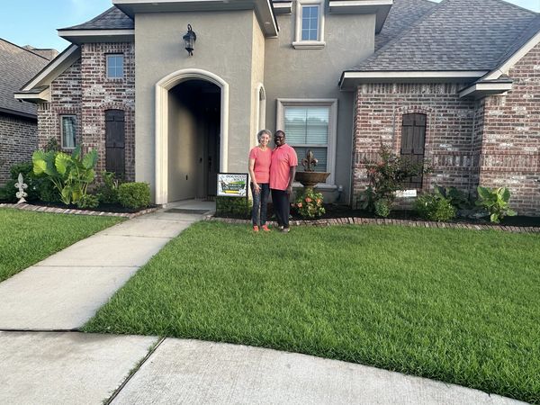 August Yard of the Month Winner - 708 Fir Wood  thumbnail