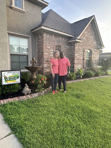 August Yard of the Month Winner - 708 Firwood  thumbnail